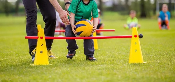 FIFPRO年度最佳11人：登贝莱、姆巴佩、亚马尔领衔，贝林厄姆入围